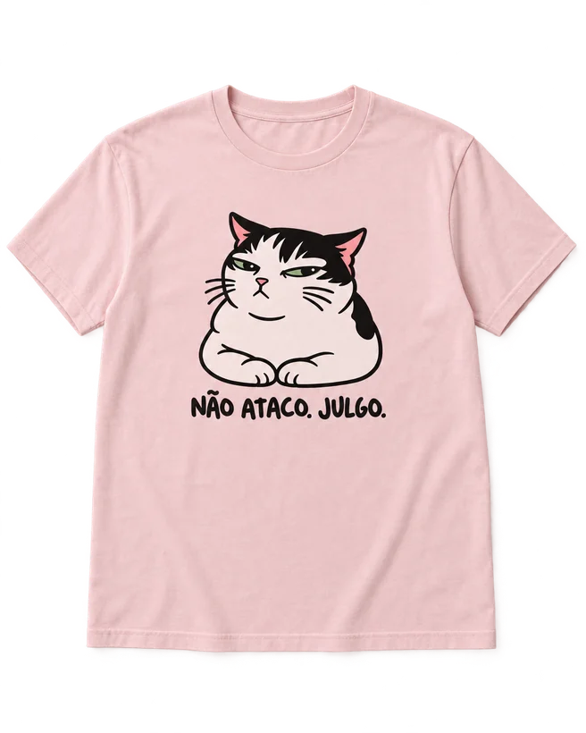 Camisola rosa claro com a estampa “NÃO ATACO. JULGO.”